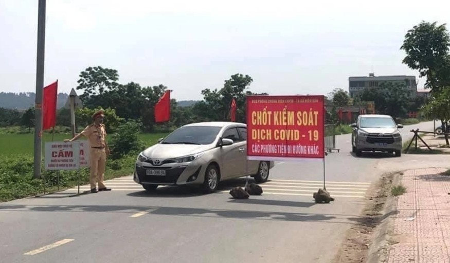 Tat ca can bo mot xa tro thanh F1 hinh anh