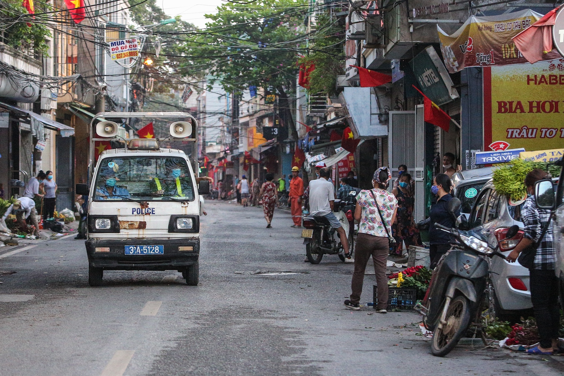 Cam cho coc Ha Noi anh 1