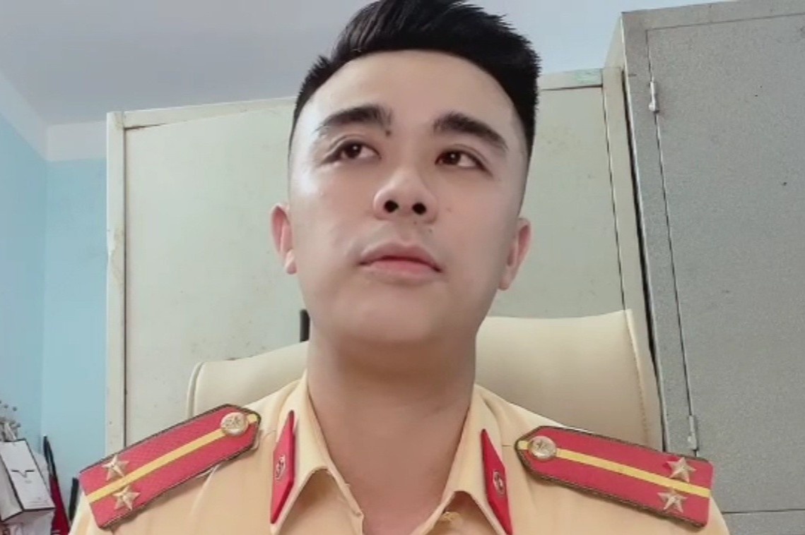 Trung uy CSGT noi ve hanh dong chao doan chi vien tu Quang Ninh hinh anh