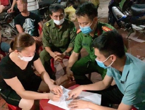 Thai Nguyen truy trach nhiem vu hang tram nguoi tu tap o quang truong hinh anh