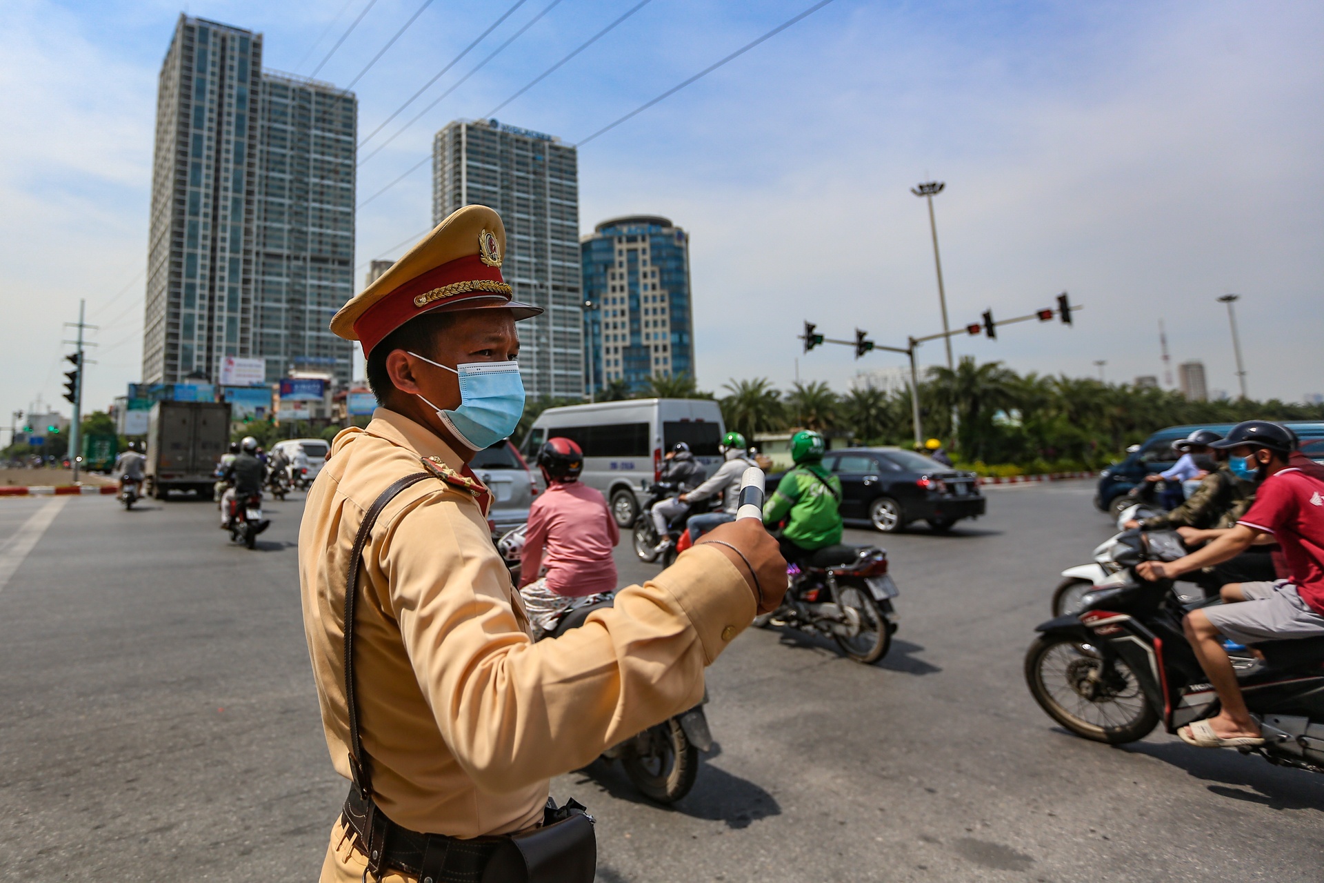 CSGT nang nong anh 7