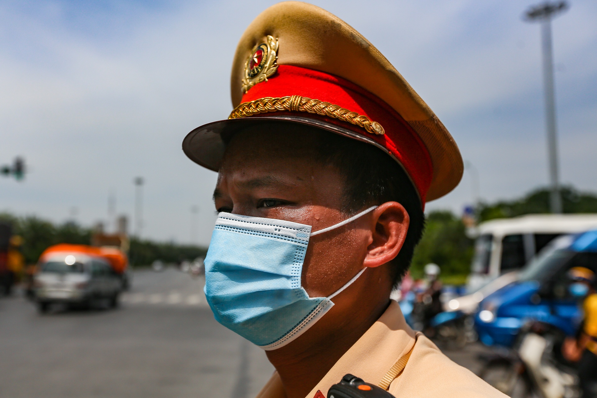 CSGT nang nong anh 14