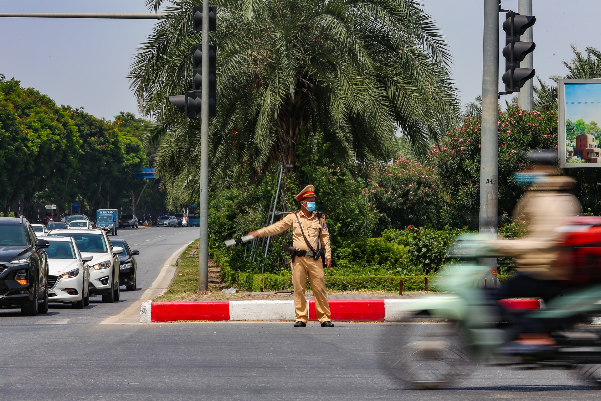 CSGT nang nong anh 13