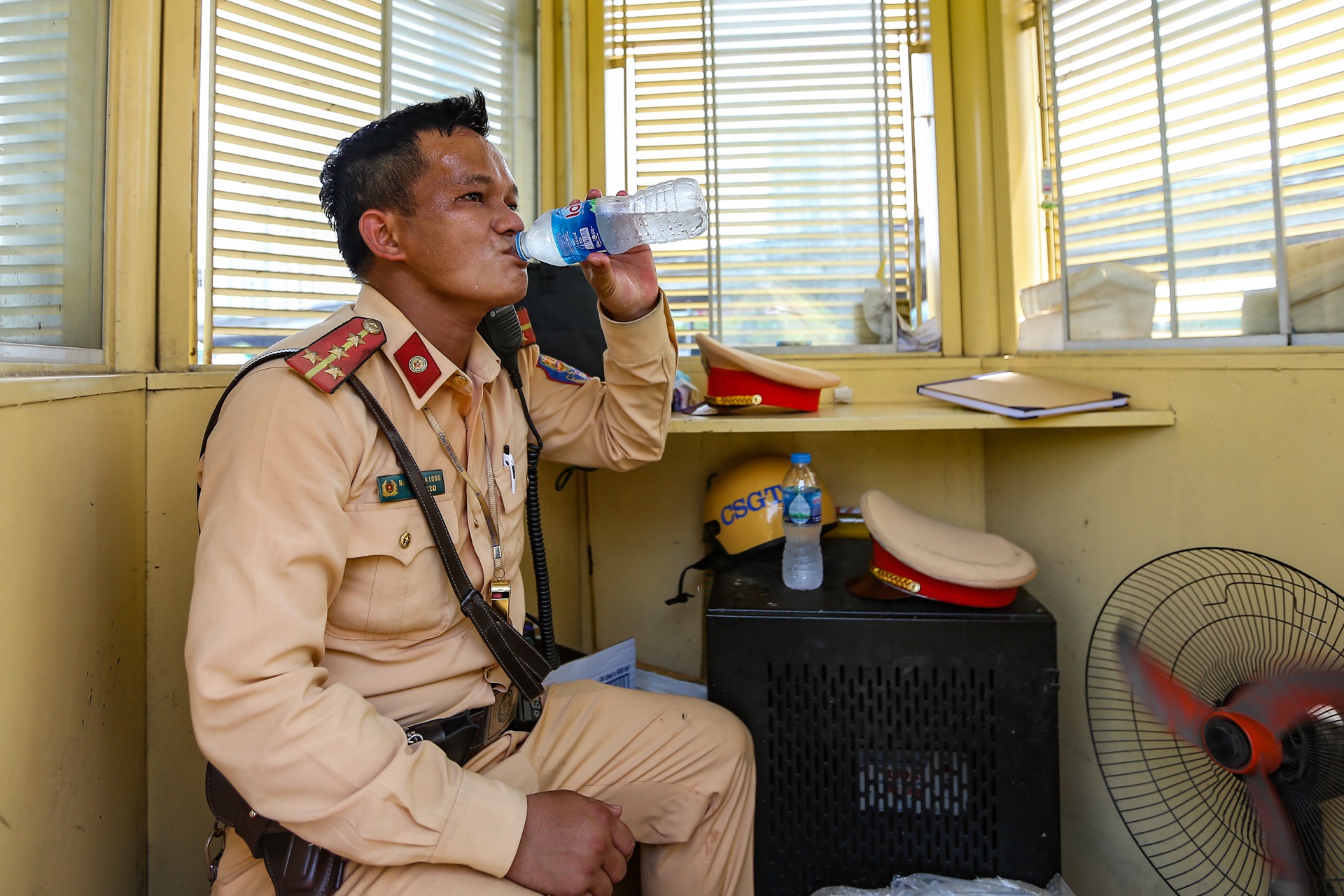 CSGT nang nong anh 16