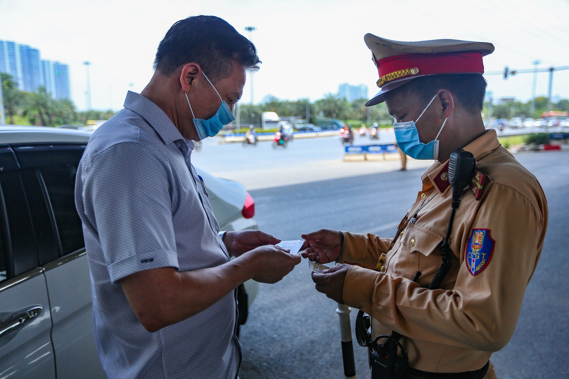 CSGT nang nong anh 9