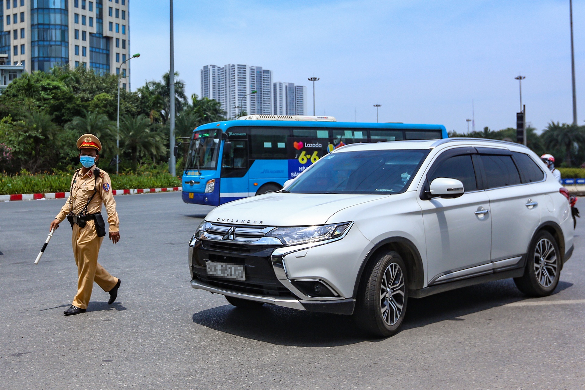 CSGT nang nong anh 8