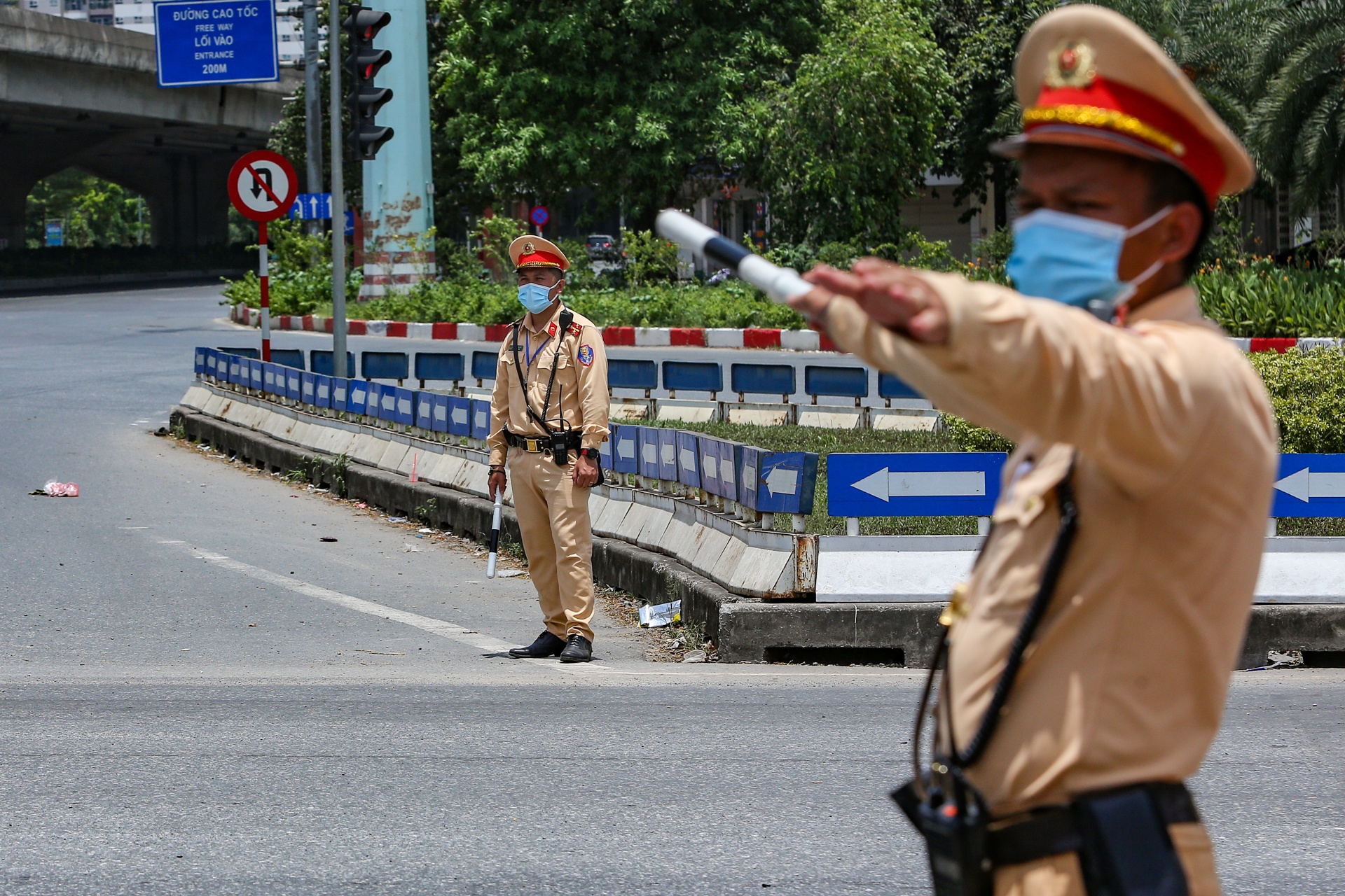 CSGT nang nong anh 5