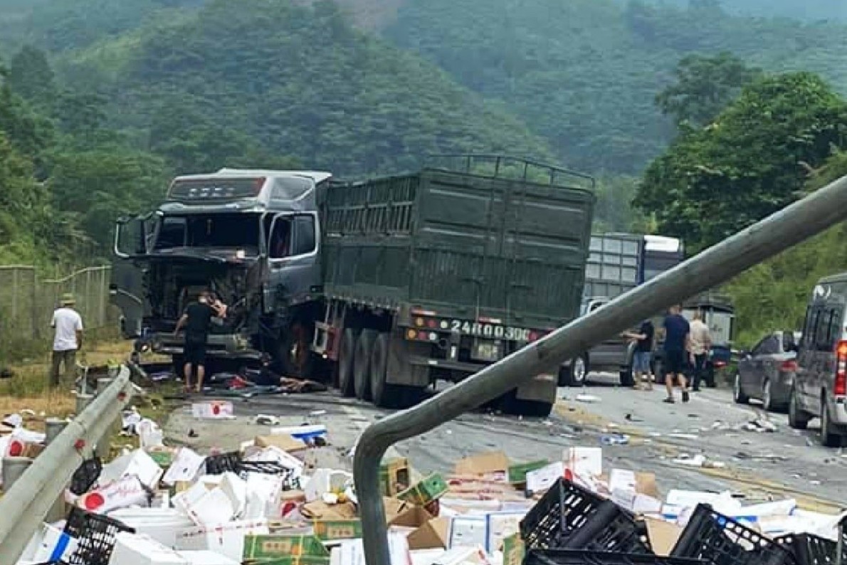 4 oto tai nan lien hoan tren cao toc hinh anh