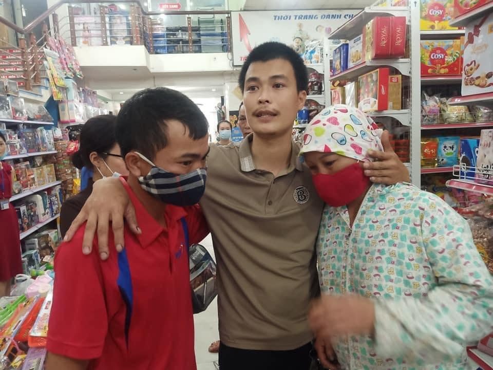 Tai xe danh lai cuu 2 nguoi anh 1