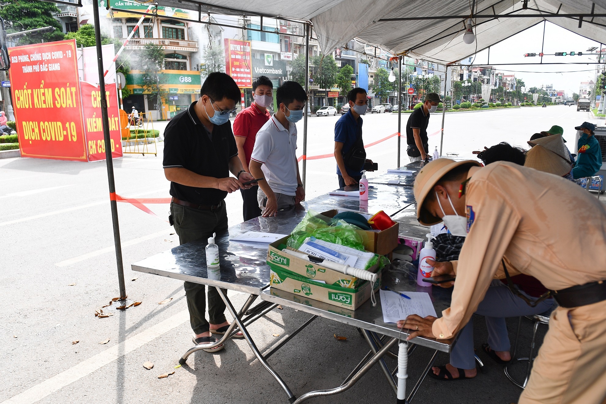 Bac Giang go gian cach xa hoi anh 1