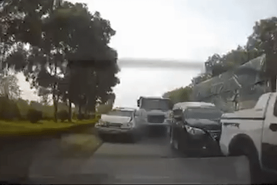 Khoanh khac 9 oto tong lien hoan tren quoc lo 1 hinh anh