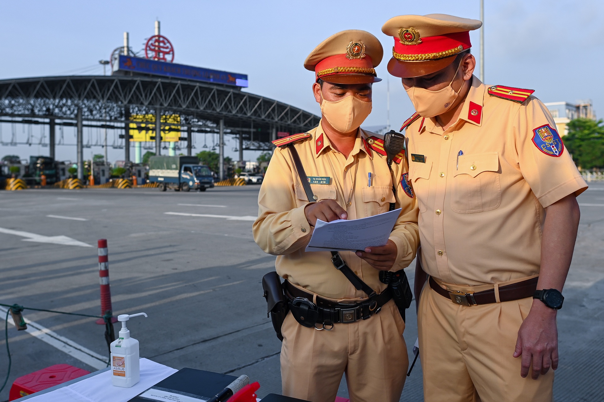 Tai xe TPHCM ra Ha Noi phai quay dau anh 11