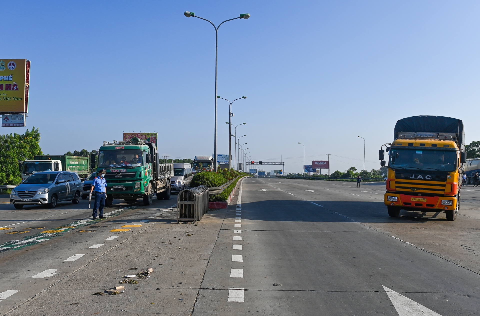 Tai xe TPHCM ra Ha Noi phai quay dau anh 8