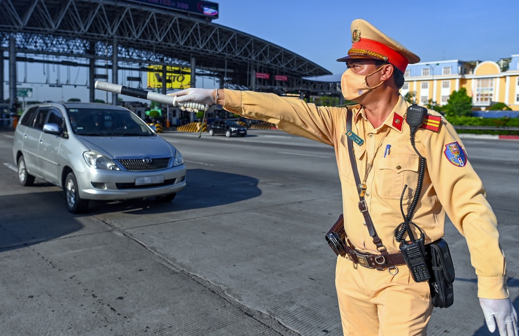 Xe tu TP.HCM ra Ha Noi phai quay dau vi khong co xet nghiem nCoV hinh anh