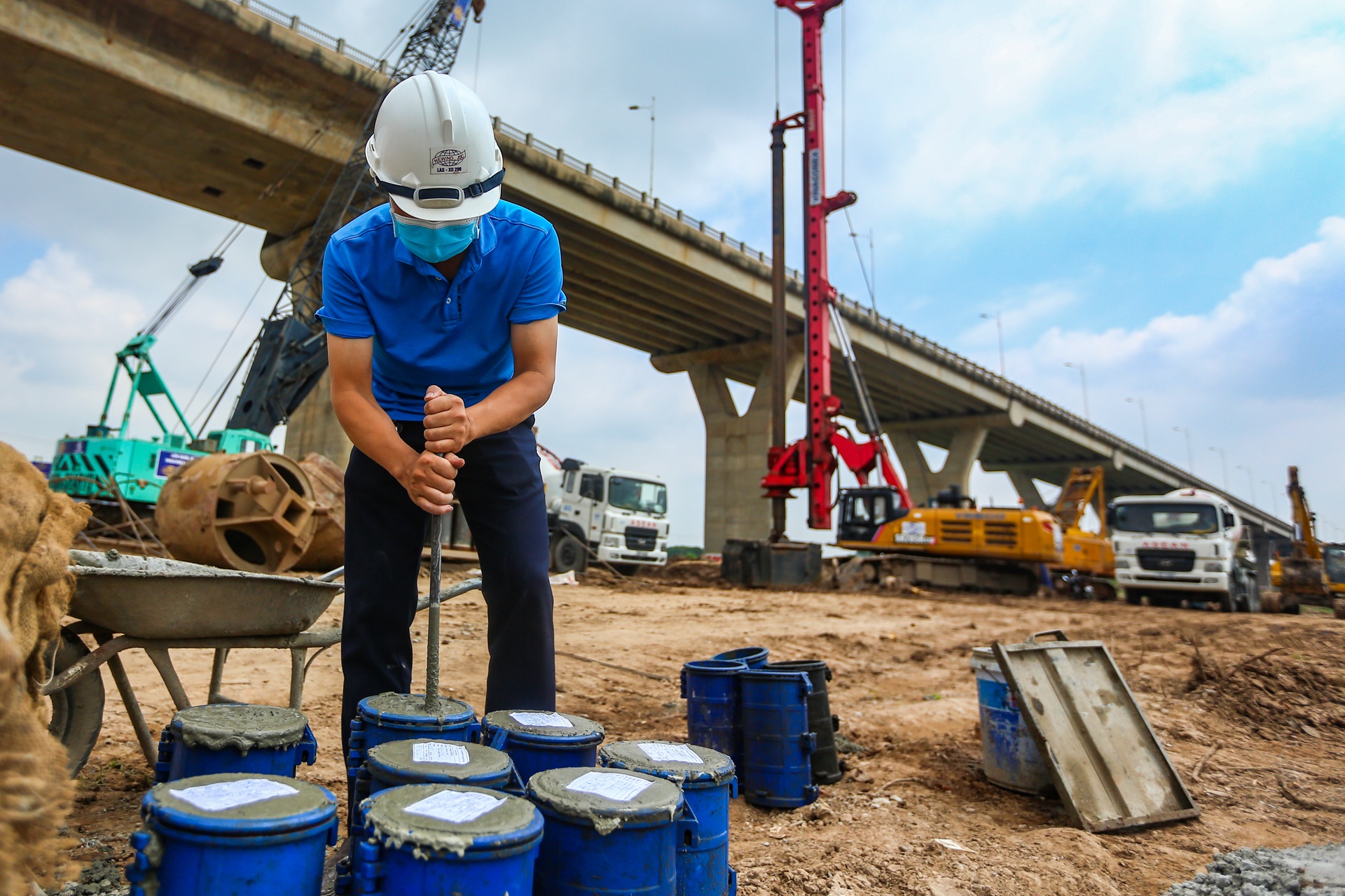 Tien do cau Vinh Tuy 2 sau 6 thang anh 12