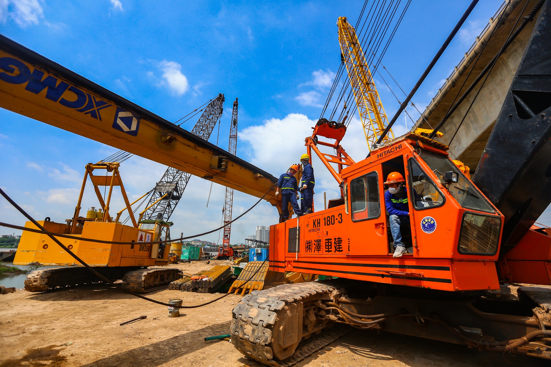 Tien do cau Vinh Tuy 2 sau 6 thang anh 10