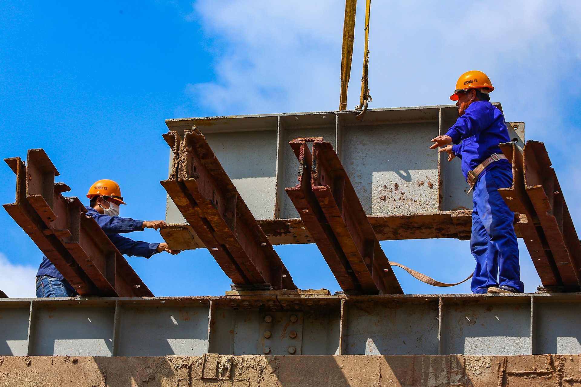 Tien do cau Vinh Tuy 2 sau 6 thang anh 3