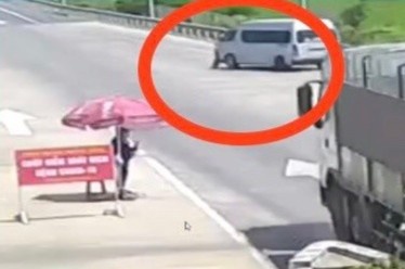 Tai xe huc thang vao CSGT roi bo chay tren cao toc hinh anh