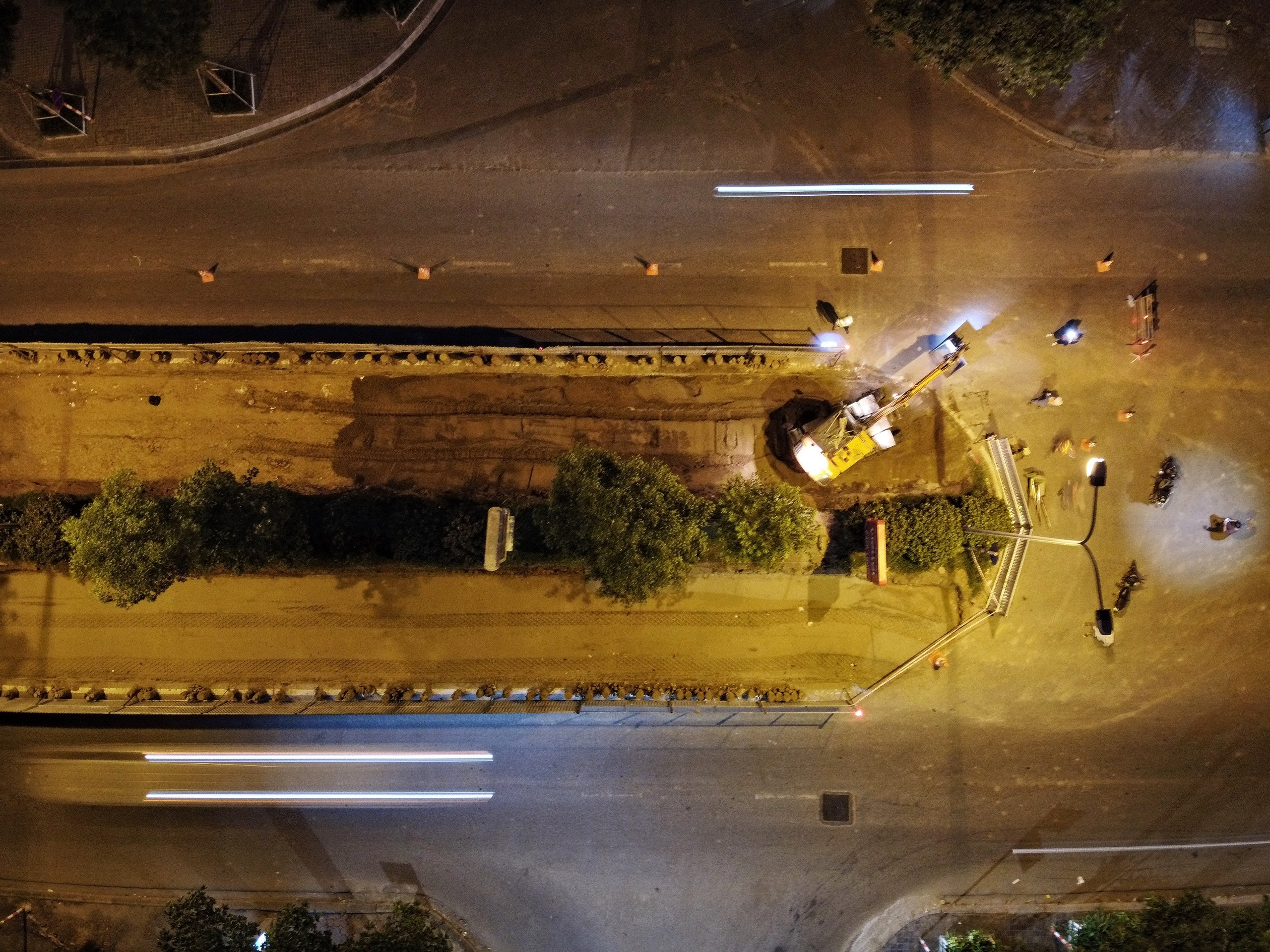 Xen dai phan cach mo rong duong anh 10