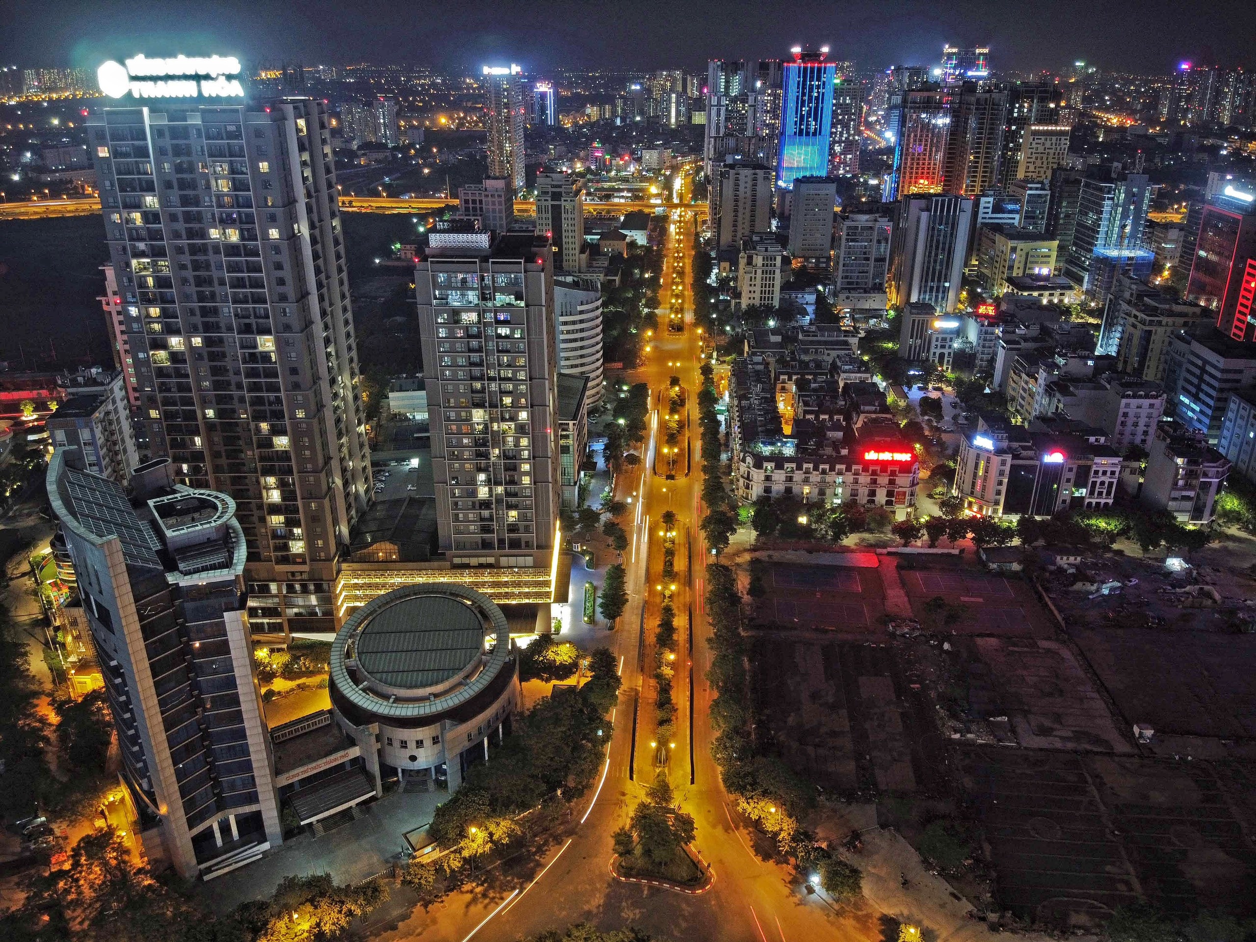 Xen dai phan cach mo rong duong anh 11