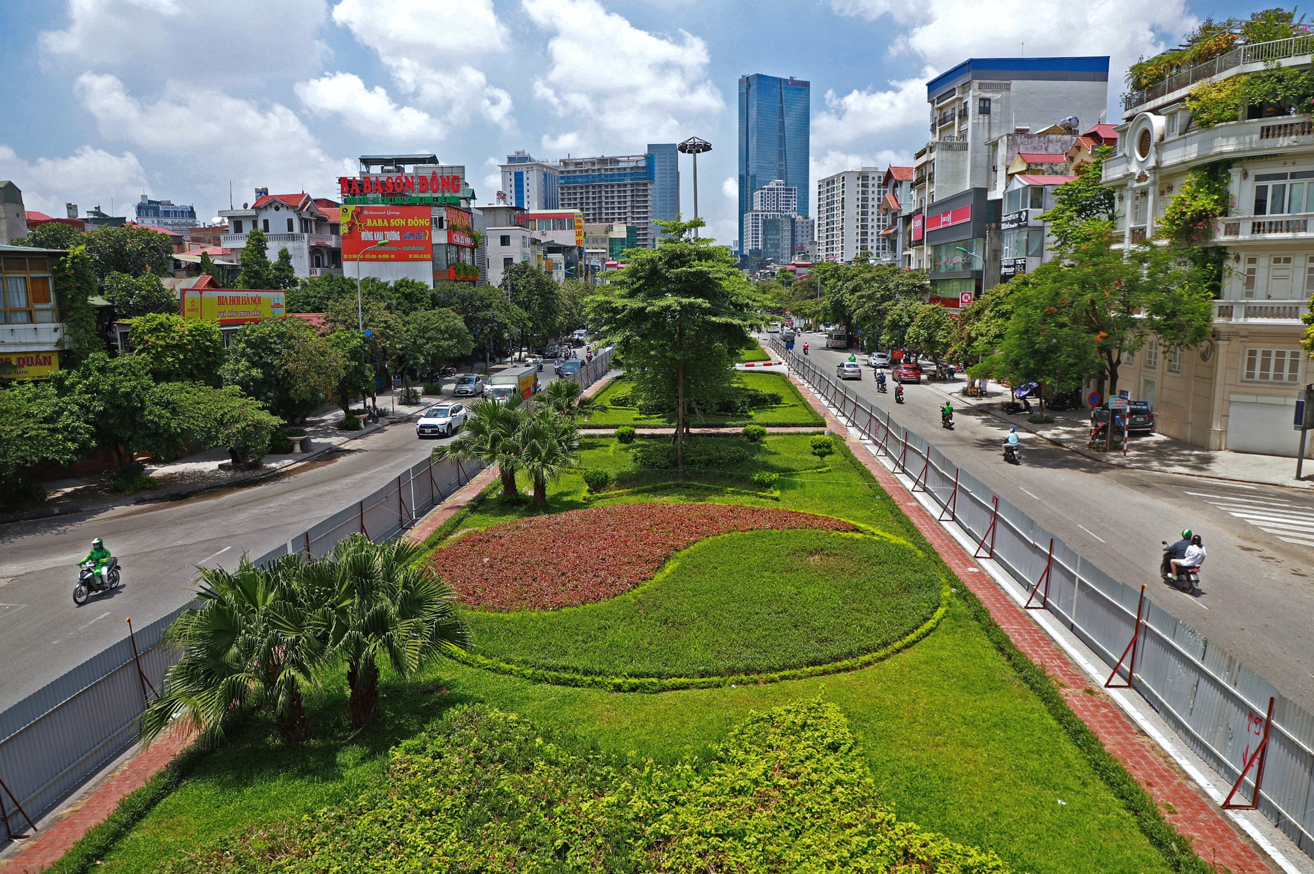 Xen dai phan cach mo rong duong anh 2