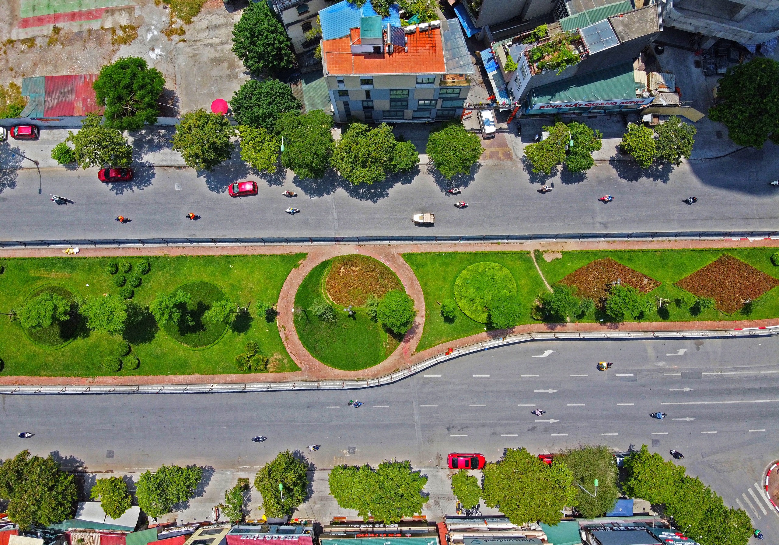 Xen dai phan cach mo rong duong anh 7