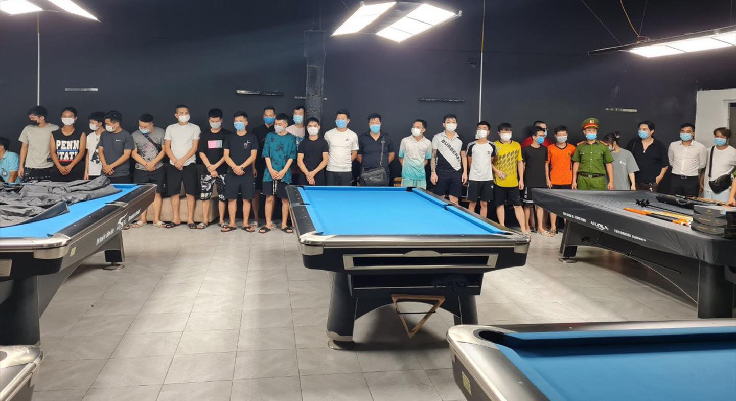 phạt 25 người chơi bi-a ảnh 1 phat 25 nguoi choi bi-a anh 1