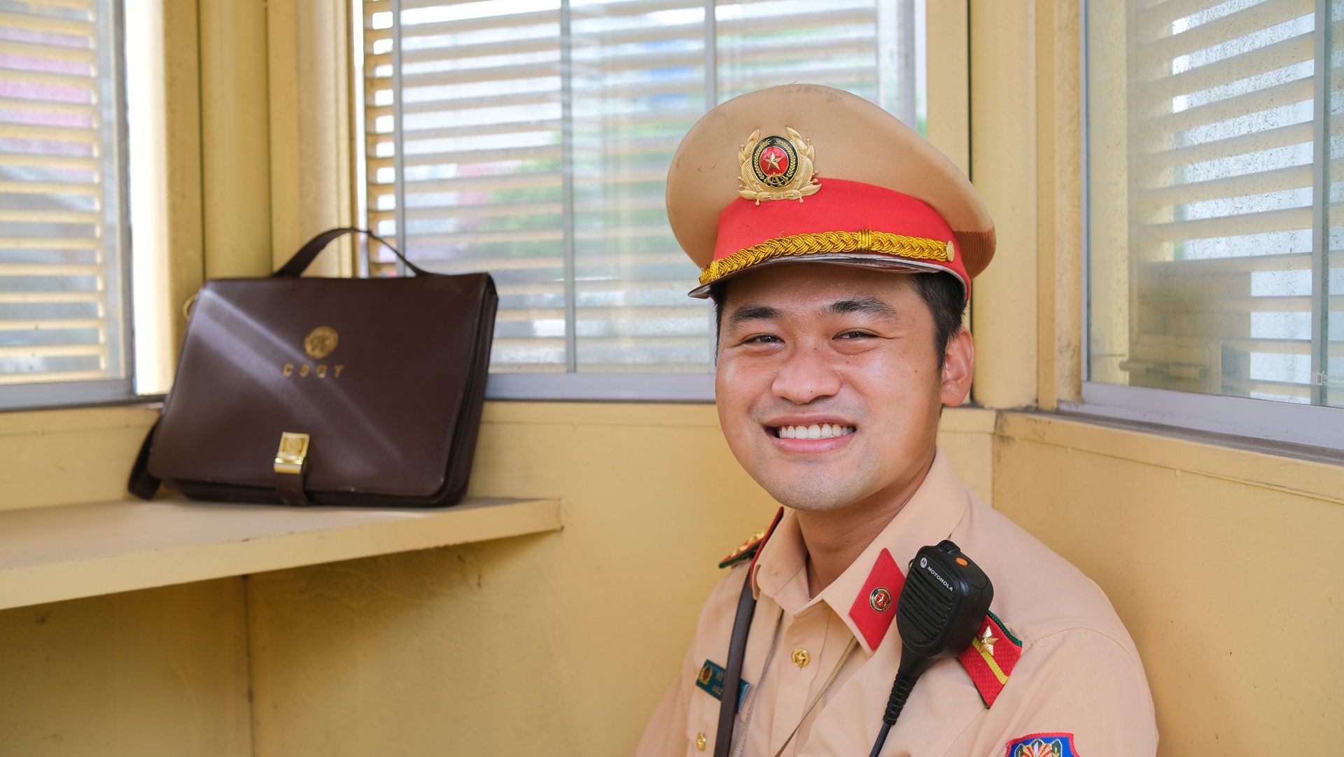 Đêm mưa ở chốt kiểm soát Covid-19 ảnh 2 Dem mua o chot kiem soat Covid-19 anh 2