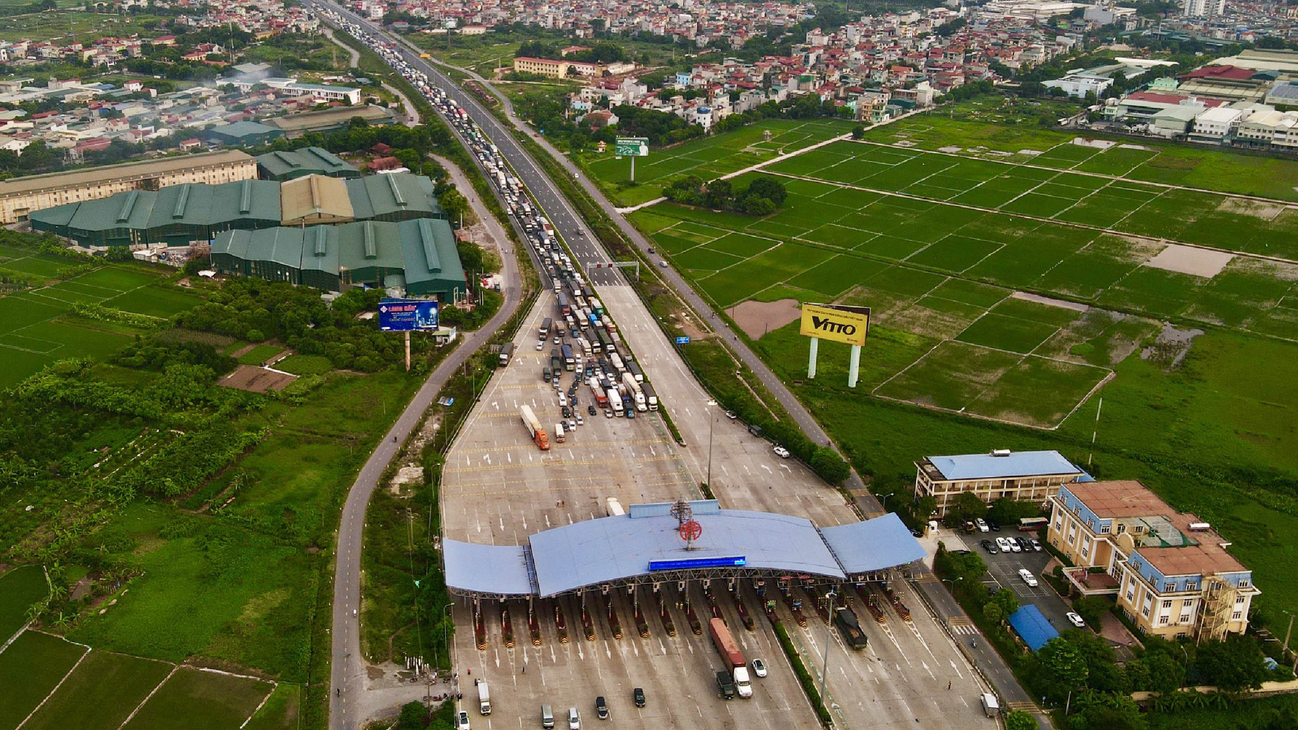 un tac cua ngo Ha Noi anh 1