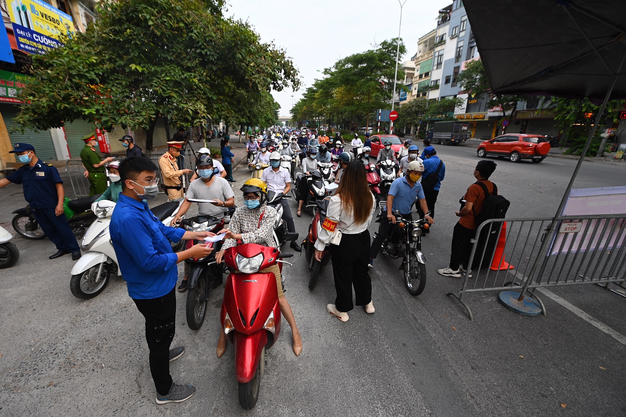 De nghi thao cac chot chan gay un u o Ha Noi hinh anh