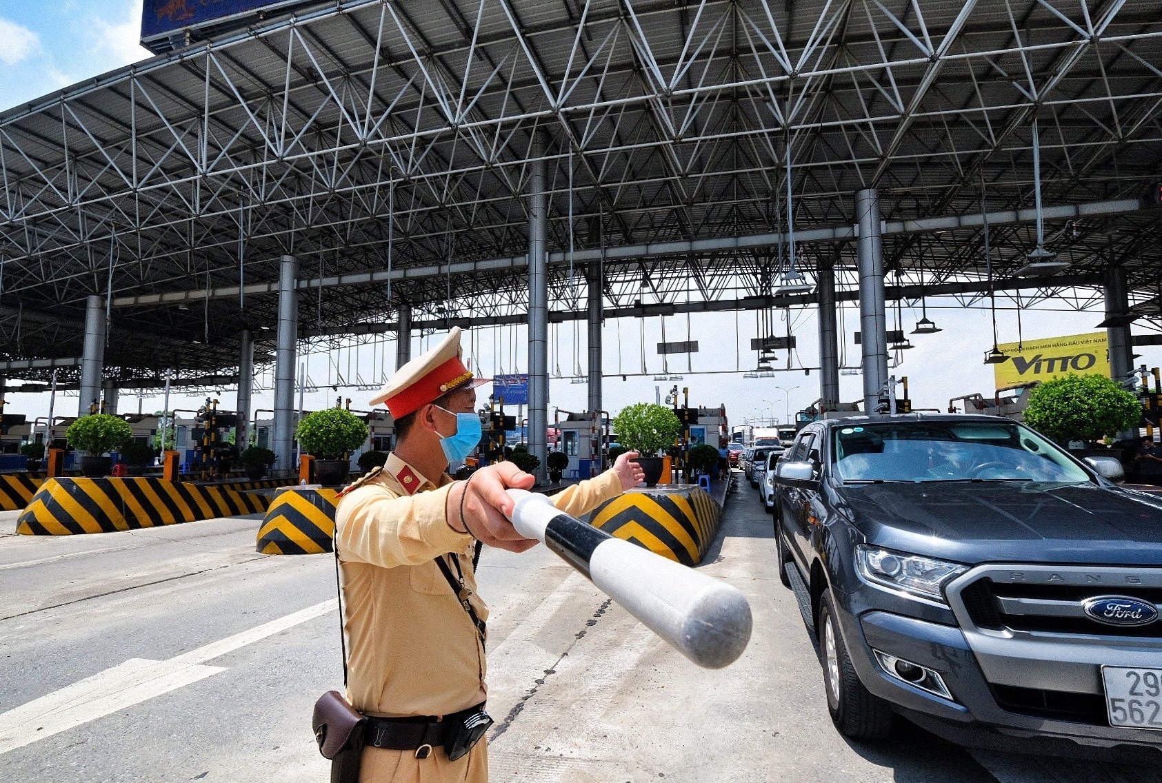 Chuyen gia kien nghi tang muc phat doi voi hanh vi su dung bien so gia hinh anh