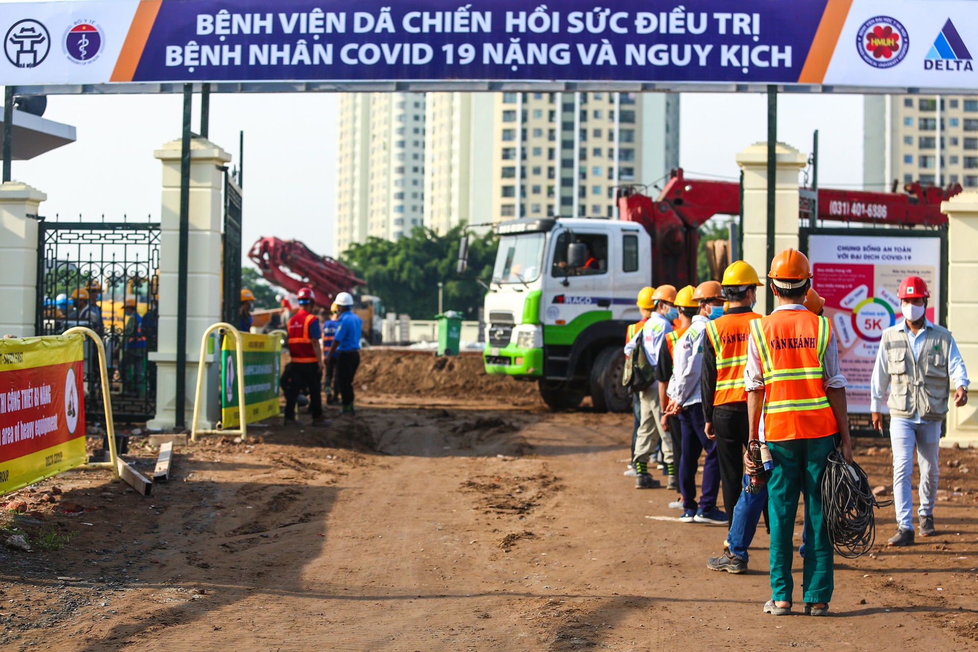 Benh vien da chien Covid-19 Ha Noi anh 2