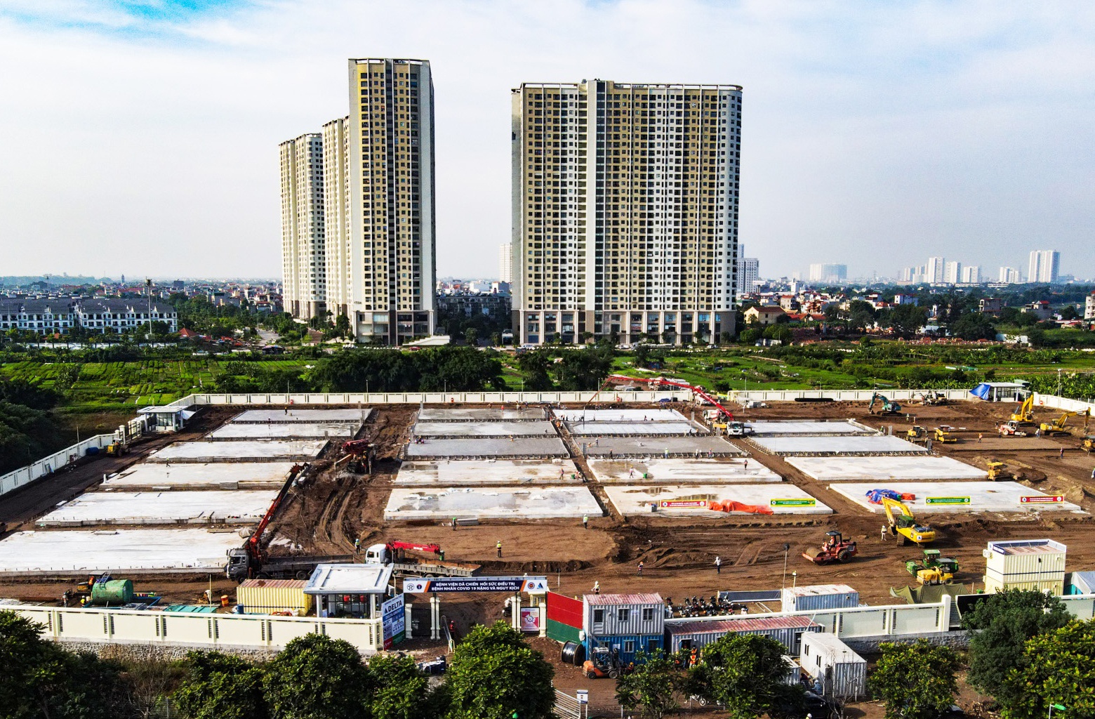 Cong truong Benh vien Covid-19 da chien o Ha Noi hinh anh