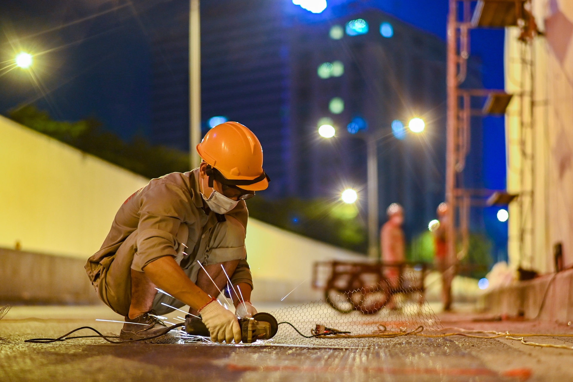 Cong truong sua chua ham Kim Lien hinh anh