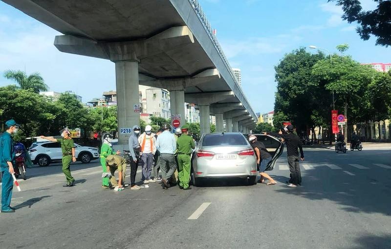 Tong canh sat o chot kiem dich anh 1