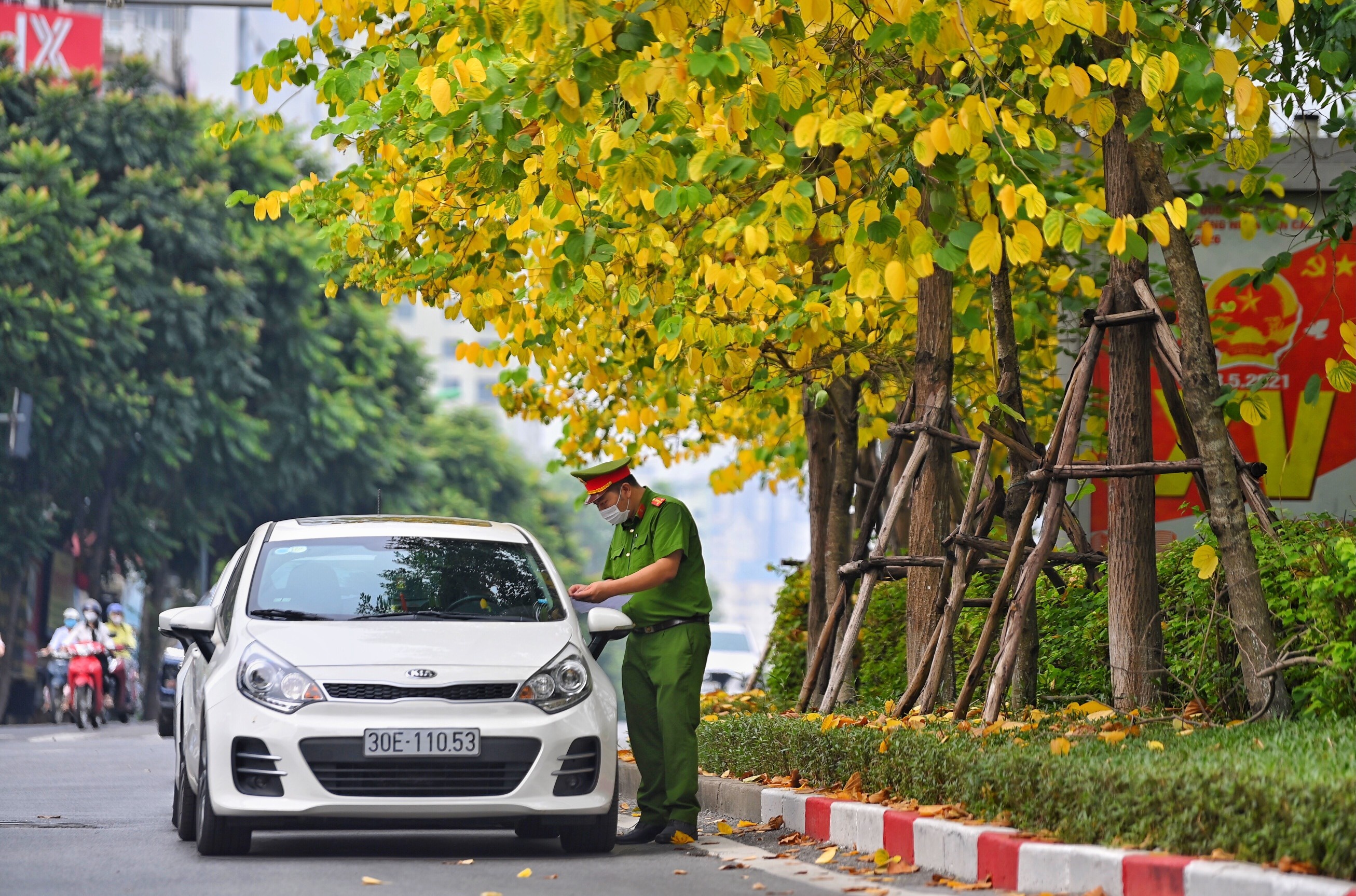 Lap 6 to kiem soat nguoi ra duong trong noi thanh Ha Noi hinh anh