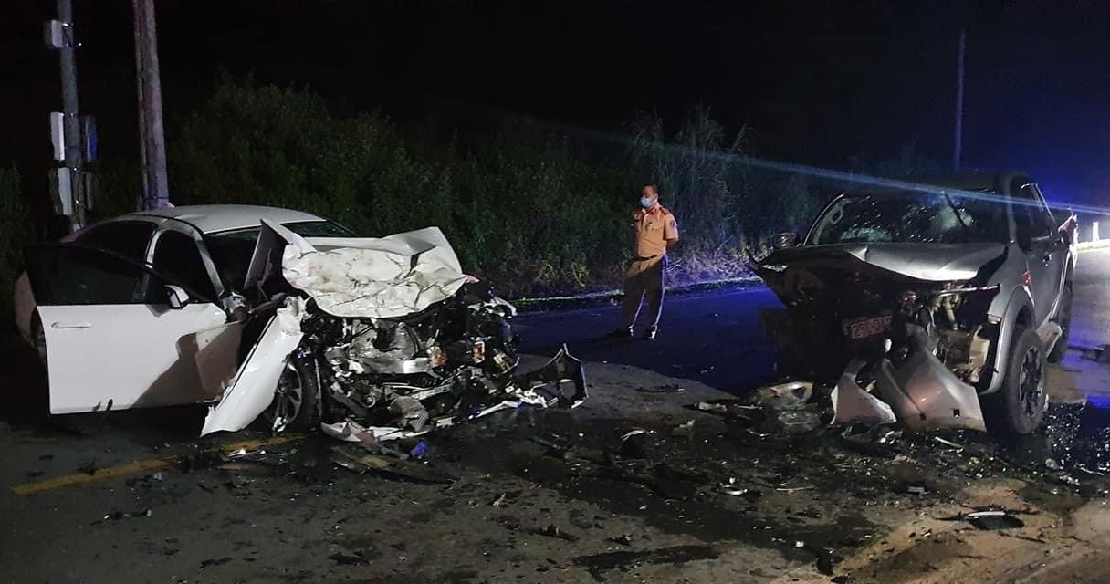 Xe VinFast bien dang sau cu tong voi ban tai Triton, 2 nguoi chet hinh anh