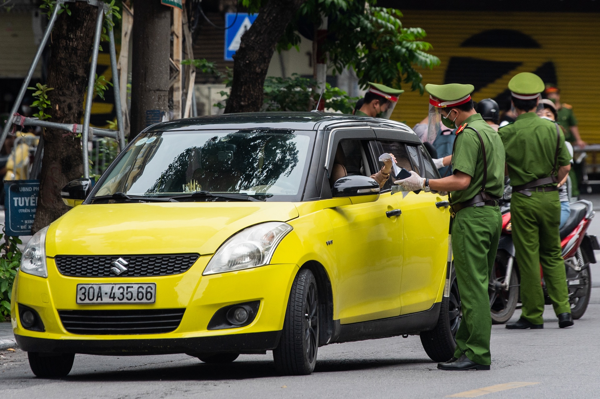 Kiem soat nguoi pho co anh 3