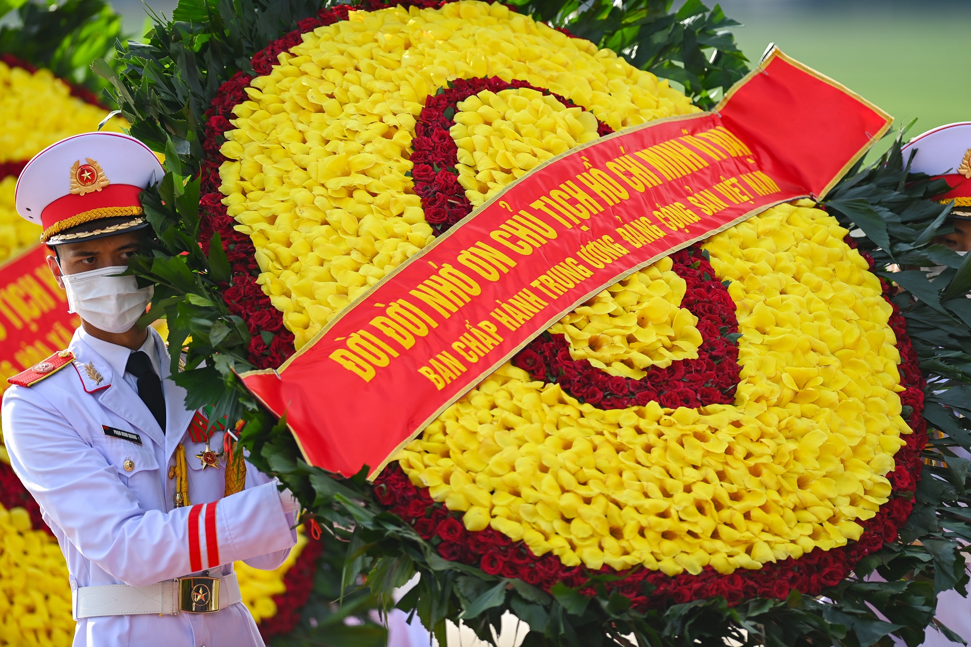 Lanh dao Dang vieng Lang Bac anh 2