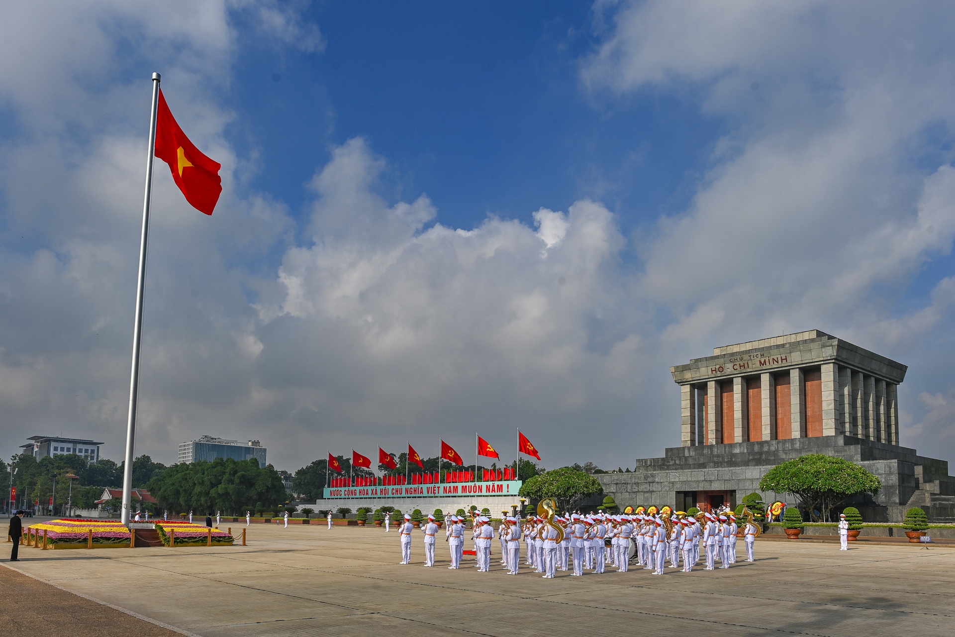 Lanh dao Dang vieng Lang Bac anh 7