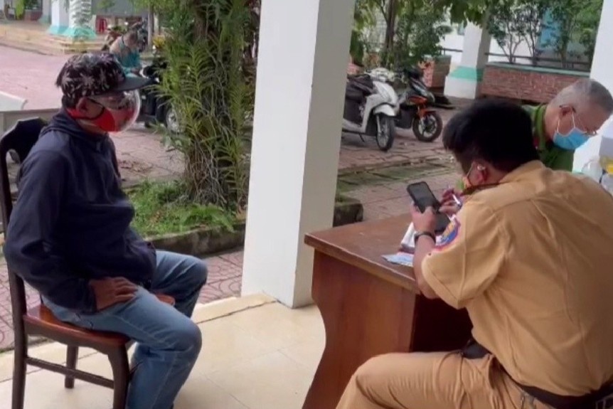 Dung giay to quan doi gia de dua nguoi tu Dong Nai ve TP.HCM hinh anh
