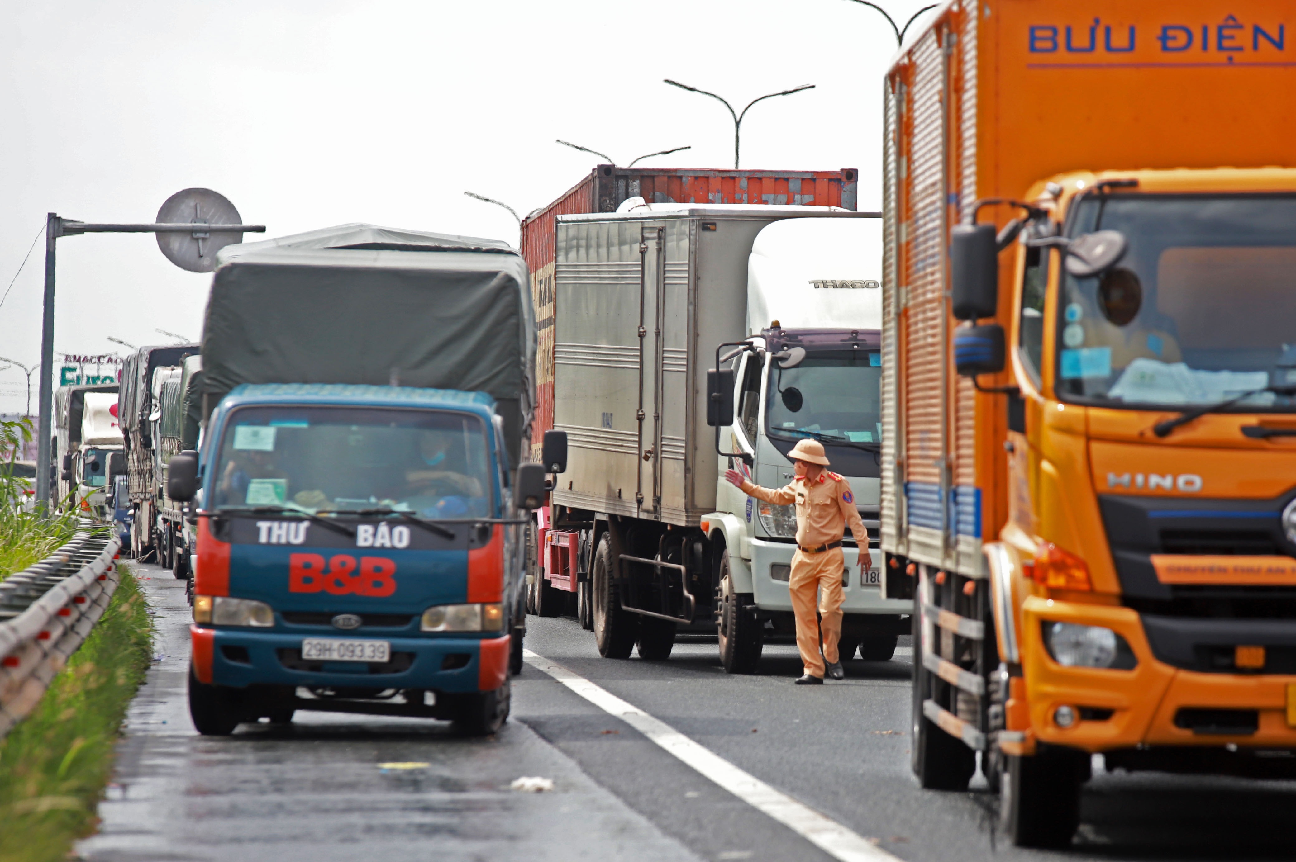 Un tac xe luong xanh Ha Noi anh 8
