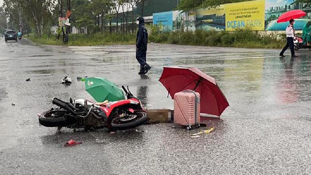 2 nguoi di duong o Ha Noi bi set danh tu vong hinh anh