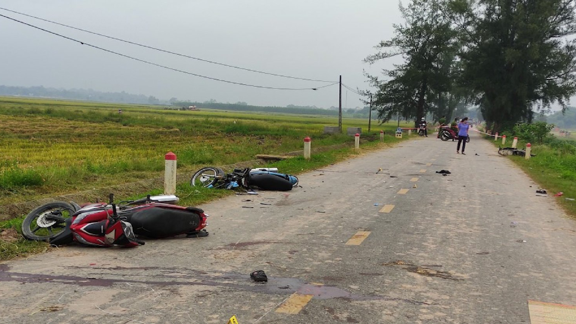 Bon moto tong lien hoan dem Trung thu, 5 nguoi chet hinh anh
