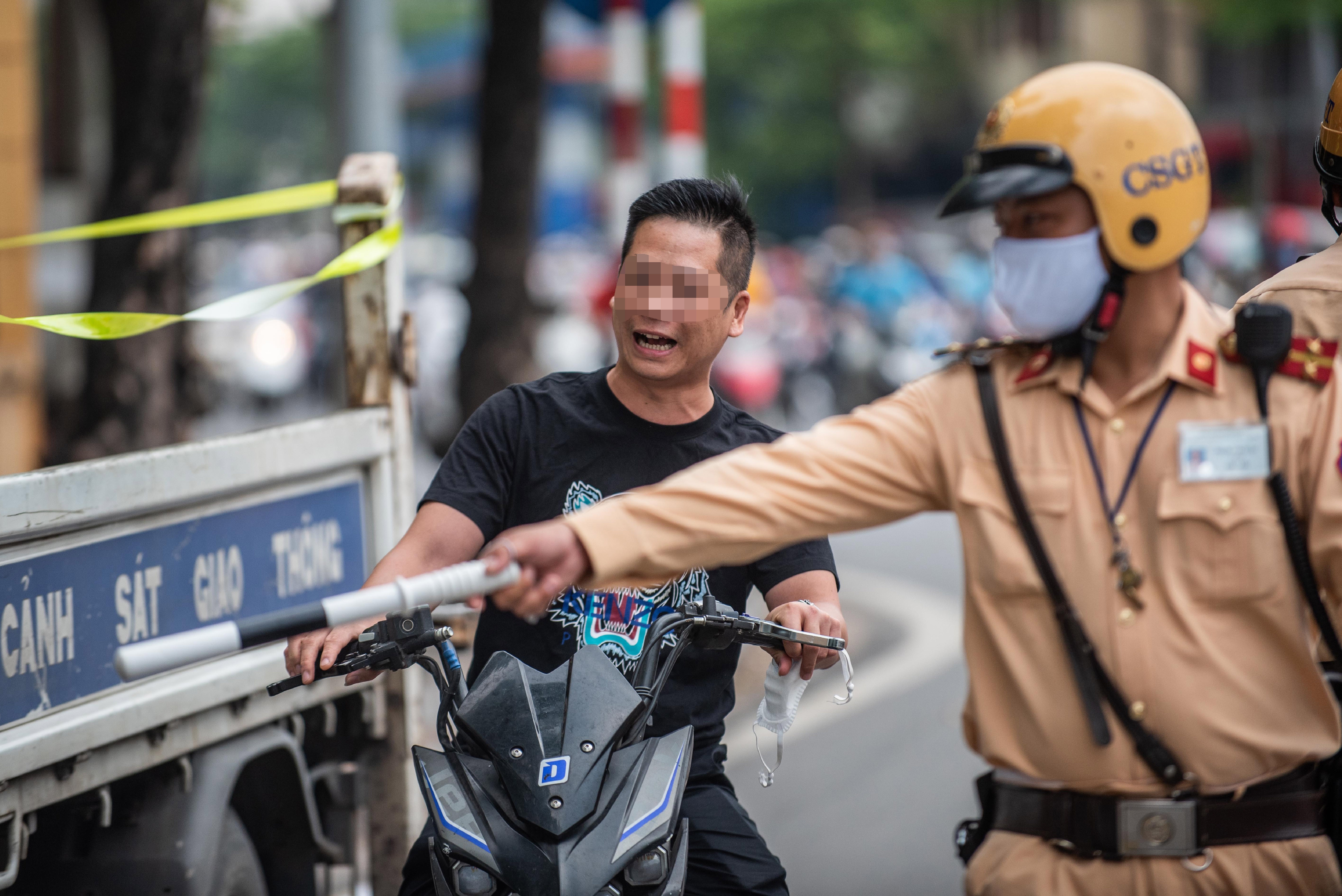 Vi sao mot so vi pham giao thong duoc de xuat tang muc phat 5-10 lan? hinh anh