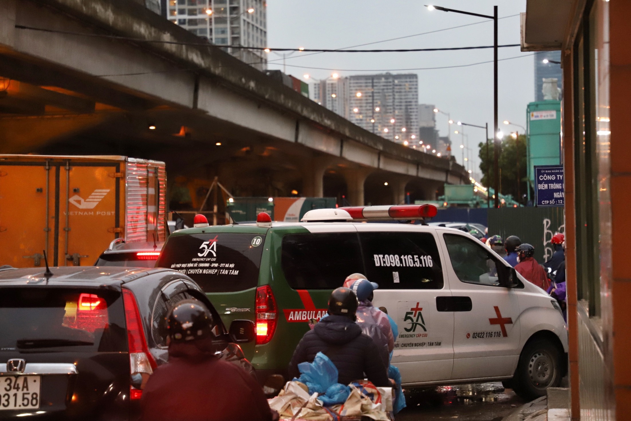 Ha Noi tac duong trong mua anh 9