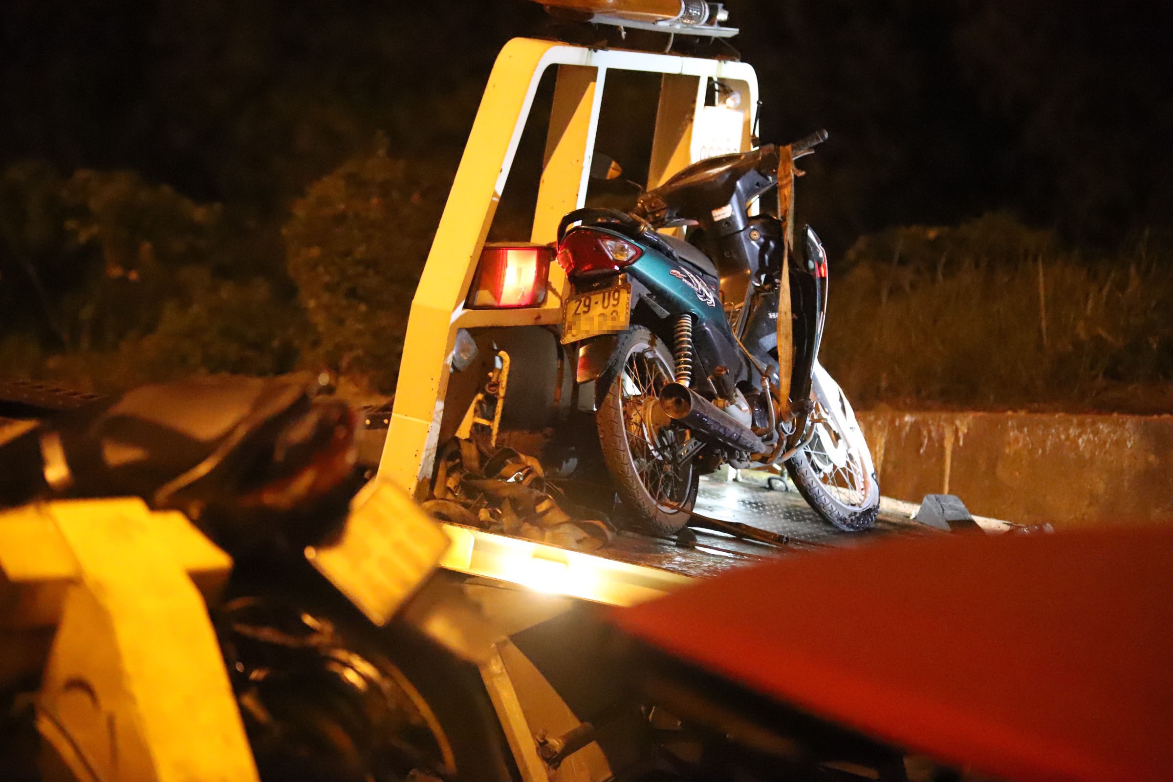 Tai nạn liên hoàn Long Biên ảnh 5 Tai nan lien hoan Long Bien anh 5