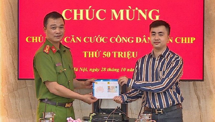 The can cuoc gan chip thu 50 trieu duoc trao cho cong dan Ha Noi hinh anh