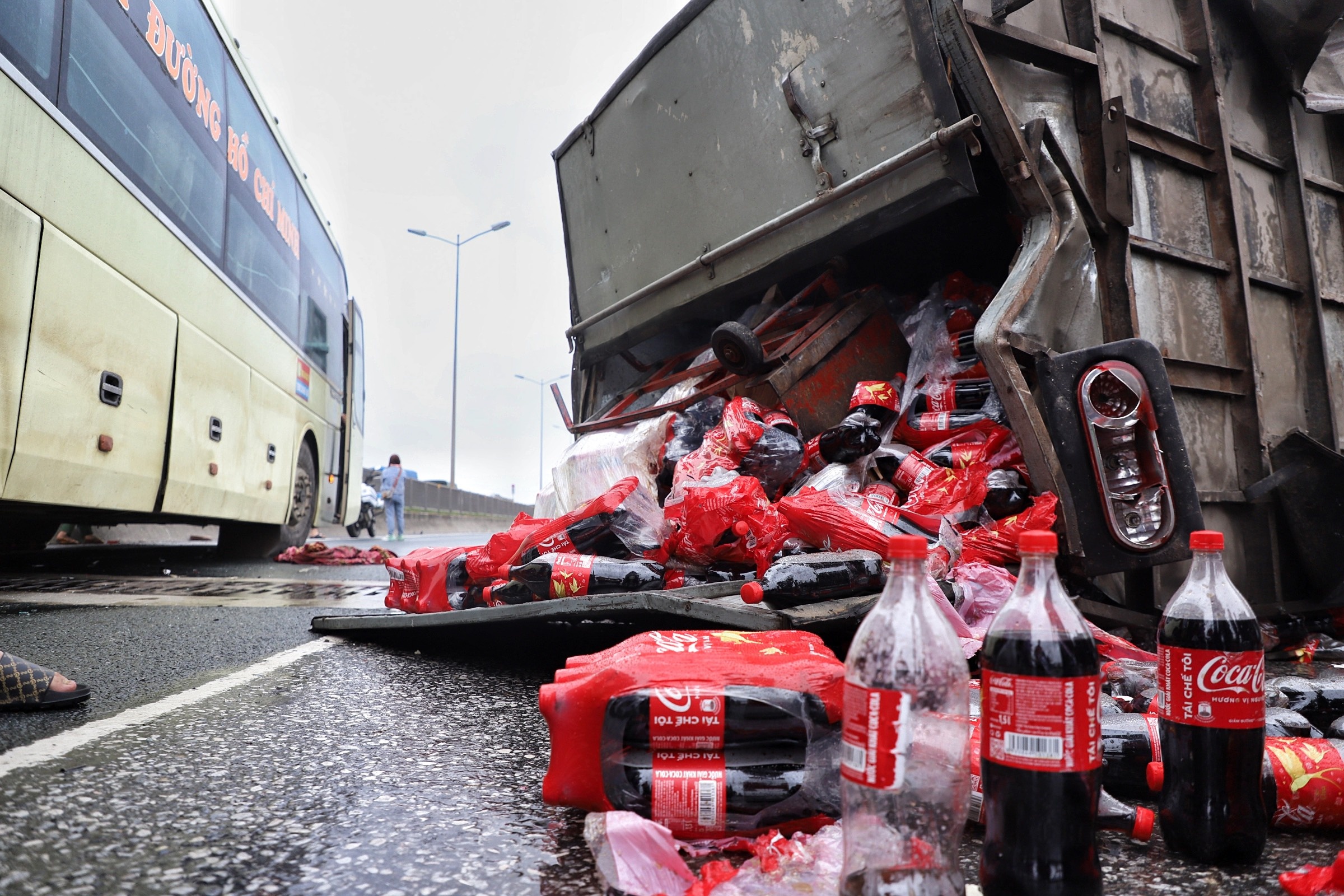 4 xe tong lien hoan cau Thanh Tri anh 3