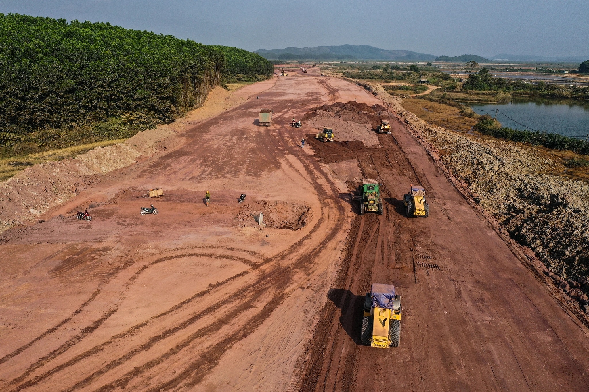 Bo truong KHDT noi gi ve de xuat xay cao toc toi Ha Giang? hinh anh